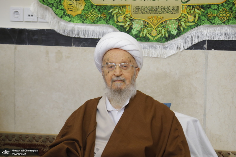 عمامه گذاری طلاب در روز میلاد پیامبر اکرم (ص) و امام صادق (ع) توسط مراجع تقلید