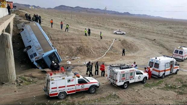 واژگونی اتوبوس در کرمان یک کشته و 23 مصدوم بر جا گذاشت