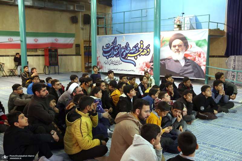 بازدید اقشار مختلف مردم از بیت امام خمینی در جماران