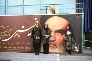 بازدید کردشگران نوروزی از بیت امام خمینی (س) در جماران