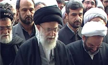 رهبر معظم انقلاب بر پیکر مرحوم آیت الله هاشمی رفسنجانی نماز میت اقامه می کنند