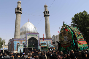 مراسم عزاداری و نخل گردانی روز عاشورا در خمین