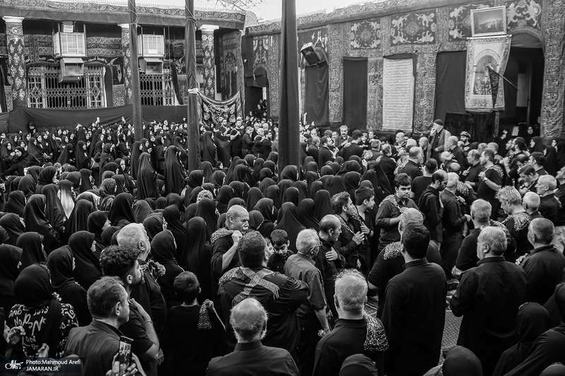 عزاداری ظهر عاشورا در حسینیه 200 ساله سادات اخوی