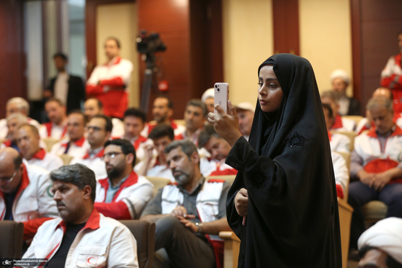 دیدار رییس و امدادگران جمعیت هلال احمر با سید حسن خمینی