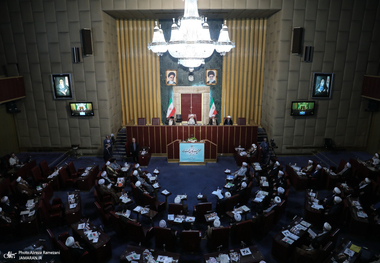 چه کسانی می‌توانند متقاضی داوطلبی انتخابات میان‌دوره‌ای مجلس خبرگان رهبری شوند؟