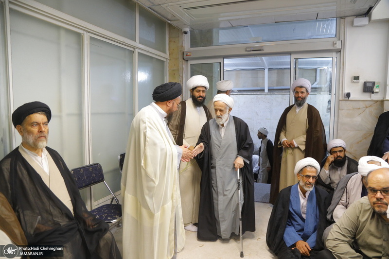 عمامه گذاری طلاب در روز میلاد پیامبر اکرم (ص) و امام صادق (ع) توسط مراجع تقلید