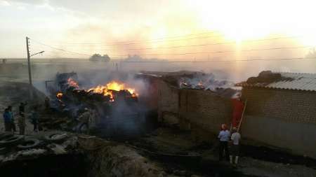آتش سوزی  کشنده تریلر و سرایت آن به انبار کاه در نیشابور