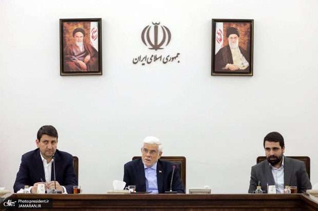 عارف: راهبرد ملی باید ساخت «ایران هوشمند» و تقویت امنیت سایبری برای بهبود کیفیت زندگی مردم باشد/در دولت چهاردهم، بستر تحقق شعار «ما می‌توانیم» بیش از هر زمان دیگری فراهم شده/باید از اختلافات جزئی عبور کرد تا کشور به سمت آینده‌ای هوشمند و فناورانه حرکت کند