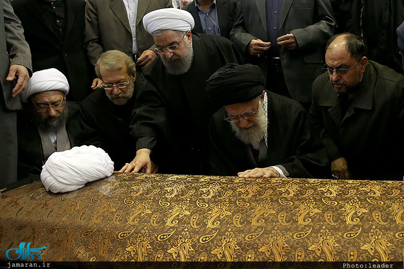 اقامه نماز رهبر معظم انقلاب بر پیکر حجت‌الاسلام والمسلمین هاشمی رفسنجانی