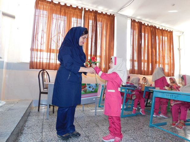 مدارس اصفهان به روی ۸۹۰ هزار دانش آموز گشوده شد