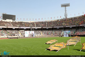 حضور و سخنرانی رهبر معظم انقلاب در همایش ده‌ها هزارنفری «خدمت بسیجیان» در ورزشگاه آزادی