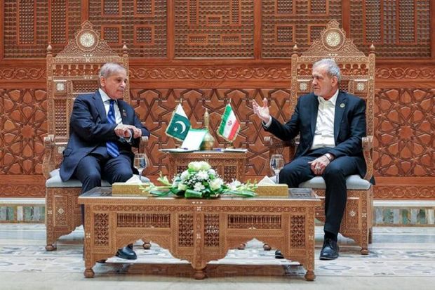 نخست‌ وزیر پاکستان به تهران سفر می‌کند