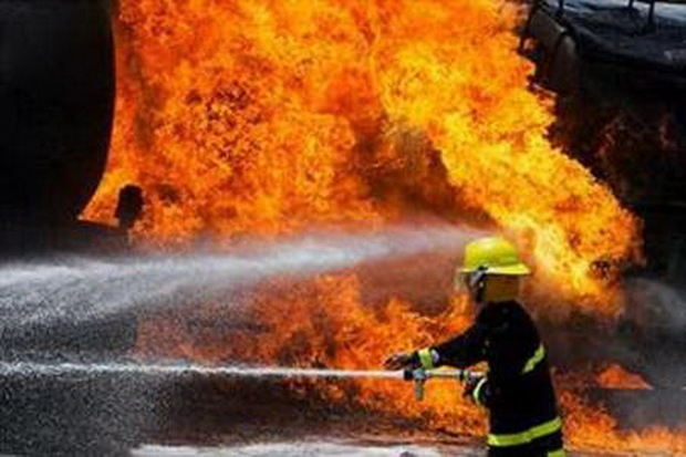 آتش سوزی مجتمع تجاری آوا سنتر تهران مهار شد