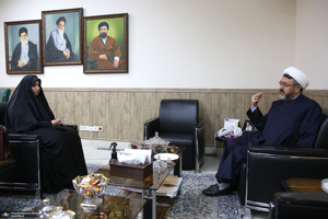 دیدار نرجس سلیمانی با دکتر علی کمساری ریاست موسسه تنظیم ونشرآثار امام خمینی (س)