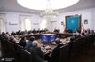 نشست رئیس‌جمهور پزشکیان با فعالان اصناف و بازاریان پس از اعتراضات روز دوشنبه 8 دی 1404/ اتخاذ 4 تصمیم مهم دولت و مجلس برای حمایت از بازار و فعالان اقتصادی