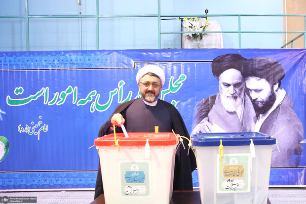 علی کمساری: قهر با صندوق،  قهر با تعیین سرنوشت‌ خود است/ قدرت‌های بیگانه و دشمنان قسم خورده انقلاب به دلمردگی مردم‌ ایران طمع ورزیده‌اند