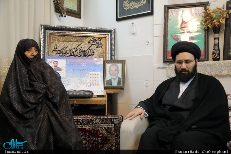 دیدار سید علی خمینی با خانواده شهیدان مهدی زین الدین و محمد جواد دل آذر