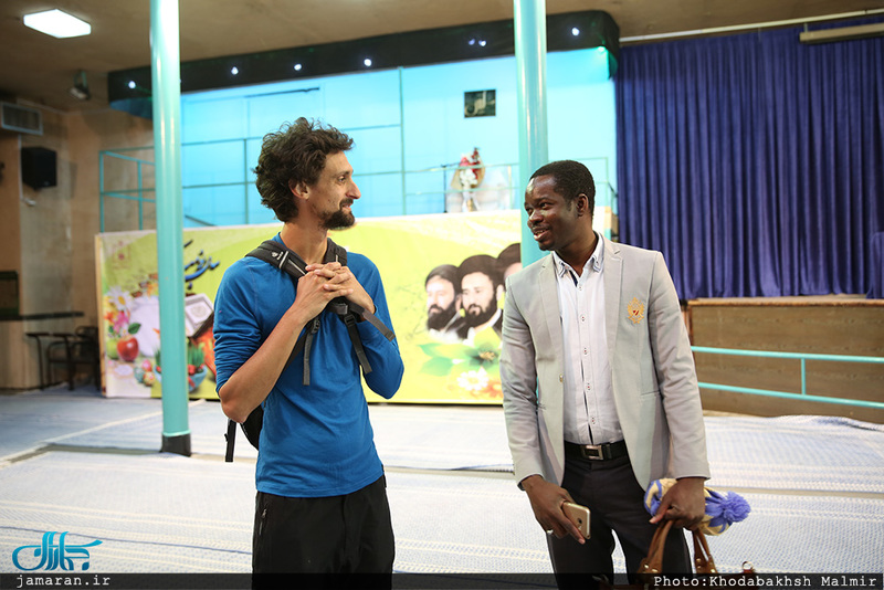 بازدید گردشگران خارچی از بیت امام خمینی (س) در جماران