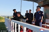 رهبر کره شمالی بر آزمایش پهپادها نظارت کرد (2)