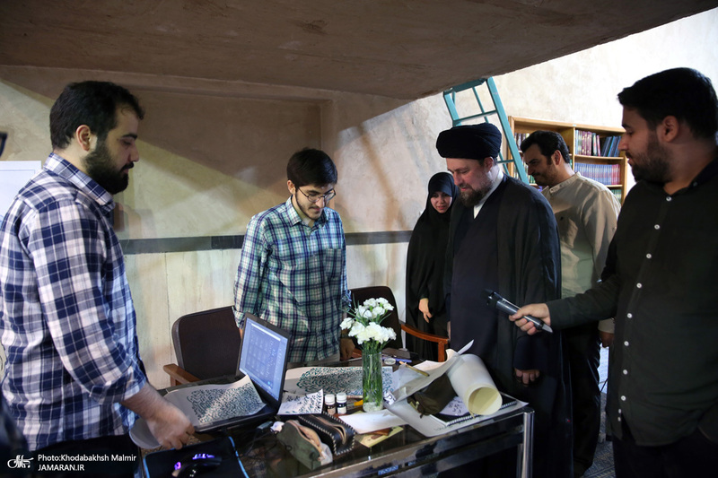 بازدید سیدحسن خمینی از  کارگاه طراحی زندگی سیاسی و عرفانی امام خمینی (ره) در حسینیه جماران