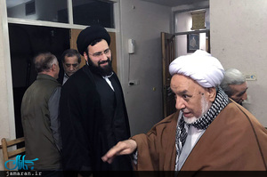 عیادت سید علی خمینی از آیت الله تاکندی و حضور در بیت آیت الله باریک بین(ره)
