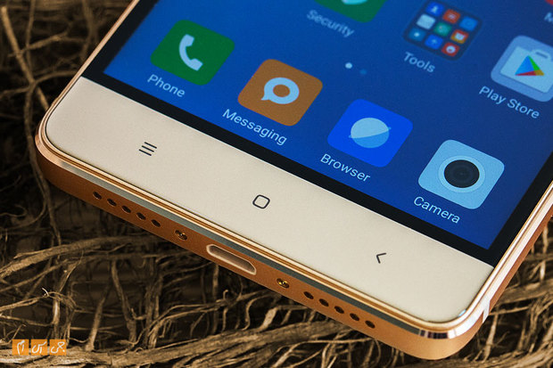 بررسی کامل گوشی میان رده Xiaomi Redmi 4 Prime
