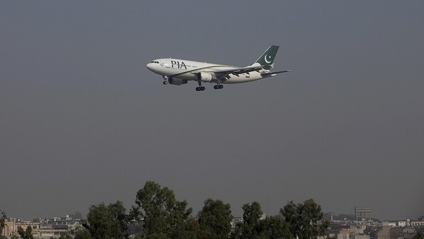 پاکستان پروازهای خود به چین را از سر گرفت/ دستور دولت پکن برای سوزاندن اجساد جان باختگان کرونا