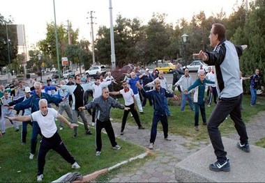 همایش ورزش صبحگاهی روز هوای پاک در همدان برگزار شد