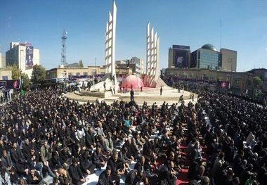 زنجانی‌ها نماز ظهر عاشورا را اقامه کردند