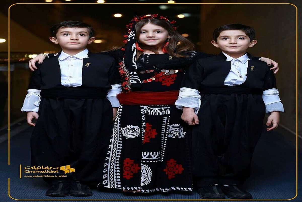  سه بازیگر کودکِ «زیر درخت گردو» با لباس‌های کُردی/ عکس