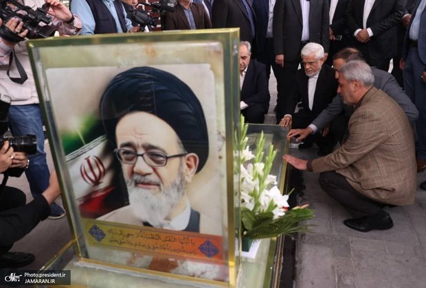 ادای احترام عارف به شهید آیت‌الله سید محمدعلی آل هاشم و شهدای ۸ سال دفاع مقدس + عکس