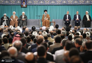 واکنش مسئولان به تهدیدات ترامپ در نماز عید فطر/ عراقچی: نامه ایران به آمریکا به مقصد رسیده و خوانده هم شده/ فرمانده نیروی هوافضای سپاه: آمریکاییها اطراف ایران 10 پایگاه و 50 هزار نفر نیرو دارند؛ کسی که در اتاقک شیشه ای است سنگ پرانی نمی کند