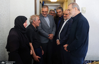 دیدار پزشکیان با جمعی از خانواده های آسیب دیده از جنگ (2)