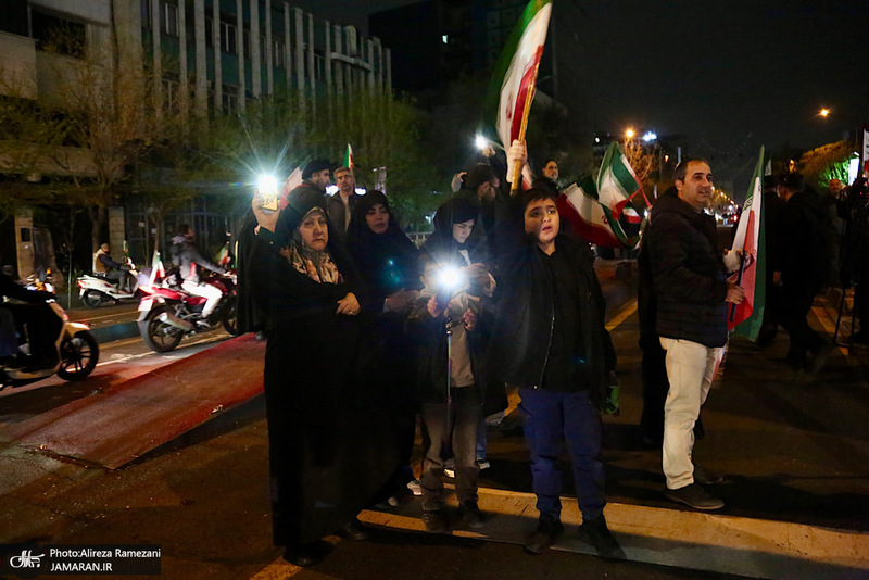 حركت دسته مردمى پرچمداران ايران به مناسبت روز جمهوری اسلامی ایران