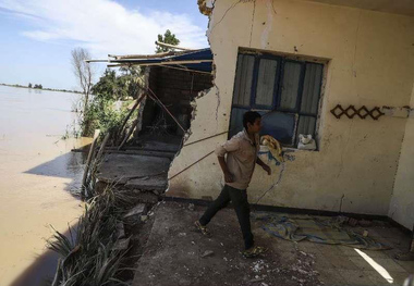 نیروهای سپاه فجر امداد به سیل زدگان خوزستان را آغاز کردند