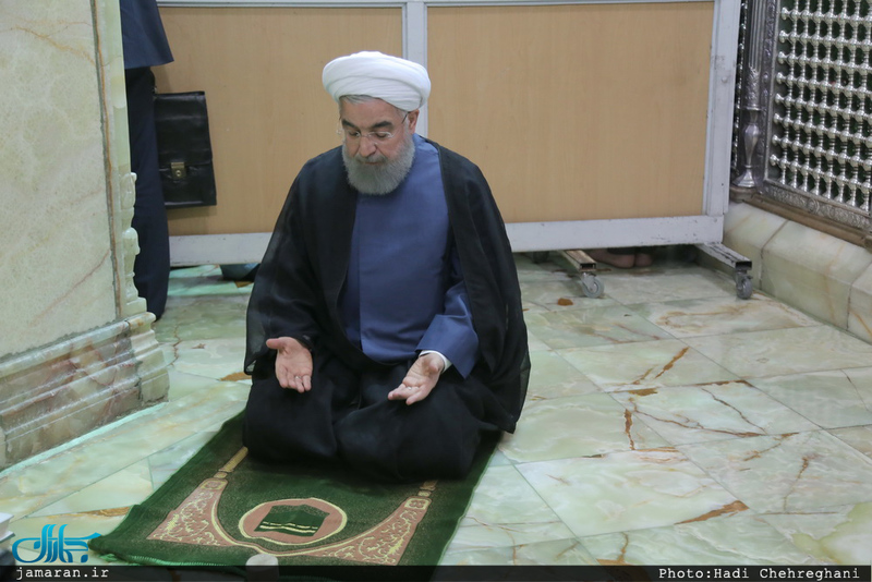 پرتره روحانی/ حسن روحانی / نماز