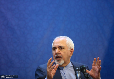 ظریف: اینکه در آفریقا کسی نام کوچکش را «روح‌الله خمینی» می‌گذارد، این قدرت ماست/ مذاکره تهدید نیست/ ترامپ می‌گوید ایرانی‌ها سر کری را کلاه گذاشتند/ مهمترین سرمایه ما مغزها هستند/ چین و روسیه به خاطر منافع ما منافع خودشان را به خطر نخواهند انداخت