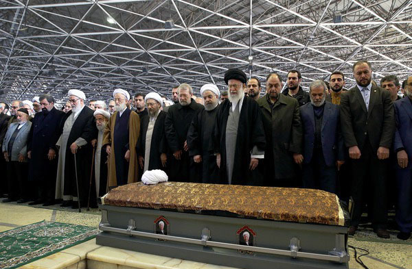 فیگارو: رهبر عالی ایران بر پیکر رئیس جمهوری پیشین نماز اقامه کردند