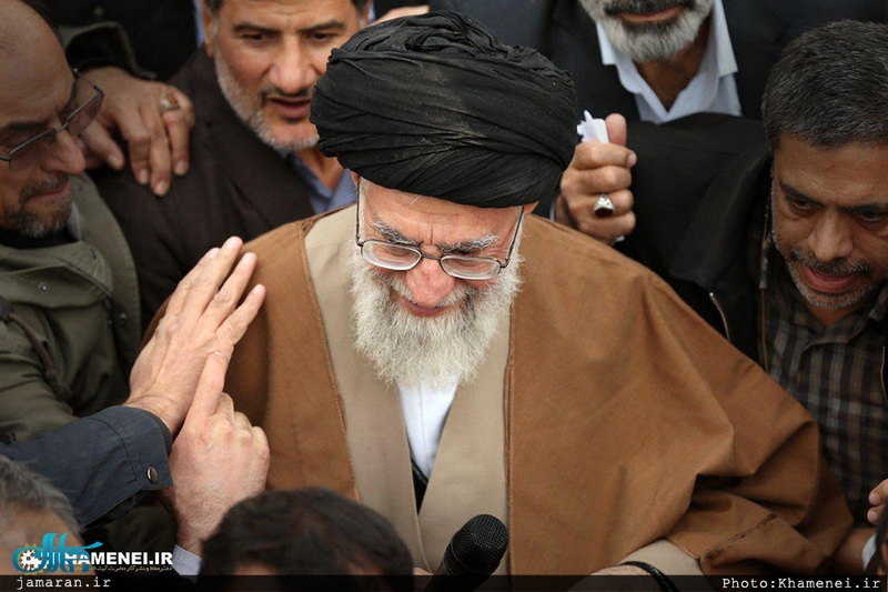 تصاویری از حضور رهبر معظم انقلاب در مناطقه زلزله‌زده‌ کرمانشاه که برای اولین بار منتشر می‌شود