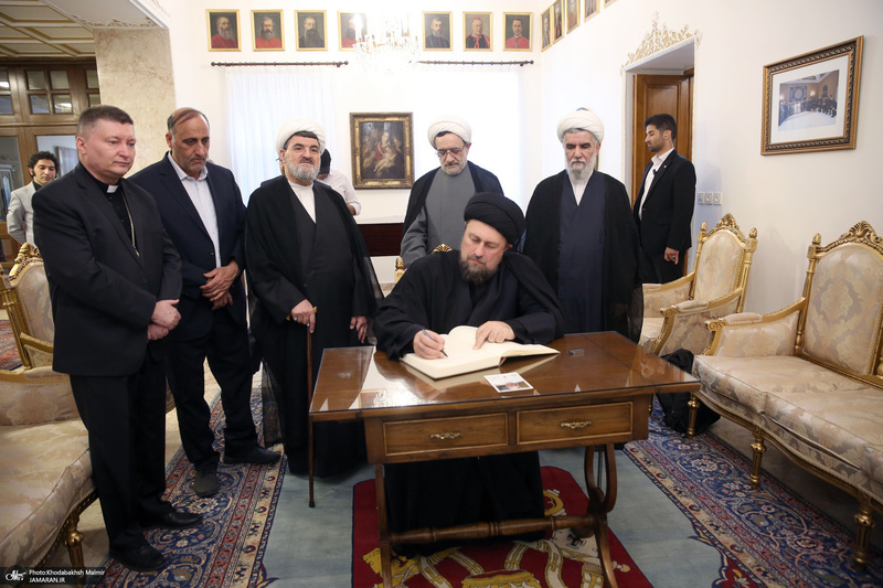 حضور سید حسن خمینی در سفارت واتیکان