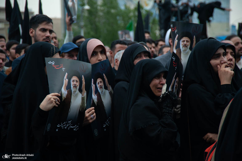 تجمع مردمی در سوگ شهادت رئیس جمهوری و هیات همراه در میدان ولیعصر (عج)