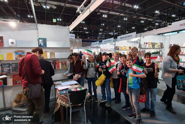 رایزنی فرهنگی سفارت جمهوری اسلامی ایران در نمایشگاه کتاب وین + تصاویر  و فیلم