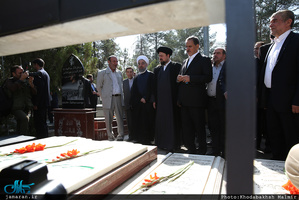 تجدید میثاق رئیس جمهور و هیات دولت با آرمان حضرت امام(س) 