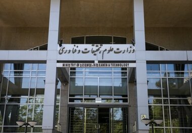 خواسته ۵۲۵ فعال نشریات دانشجویی: معرفی وزیر علوم همسو با شعارهای روحانی در انتخابات