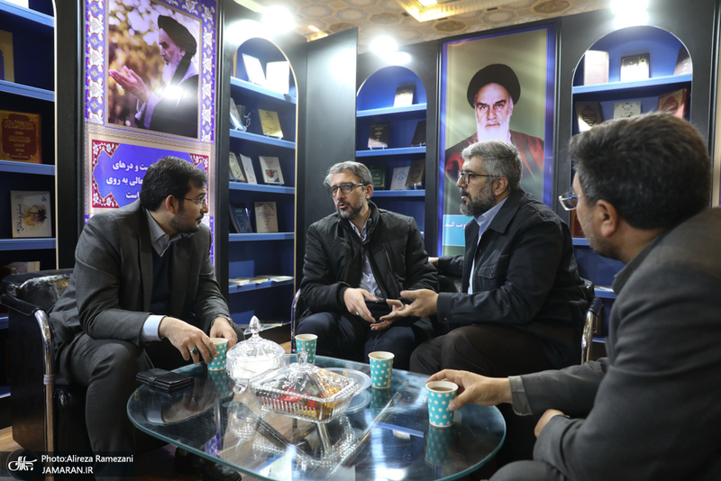 غرفه موسسه تنظیم و نشر آثار امام خمینی (س) در سی و دومین نمایشگاه بین المللی قرآن کریم-2