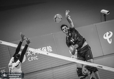 عکس و ویدیو| ادای احترام به کاظمی در لیگ برتر فوتبال/ تصویر صابر در دست پرسپولیسی ها