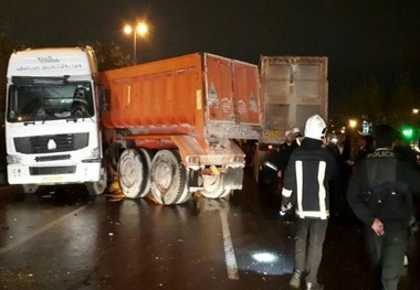 برخورد دو دستگاه کامیون در آوج 2 کشته و مصدوم برجای گذاشت