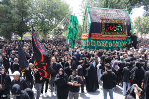 مراسم عزاداری و نخل گردانی روز عاشورا در خمین
