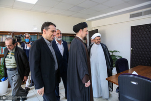 بازدید سید حسن خمینی از موسسه تنظیم و نشر آثار امام خمینی (س)