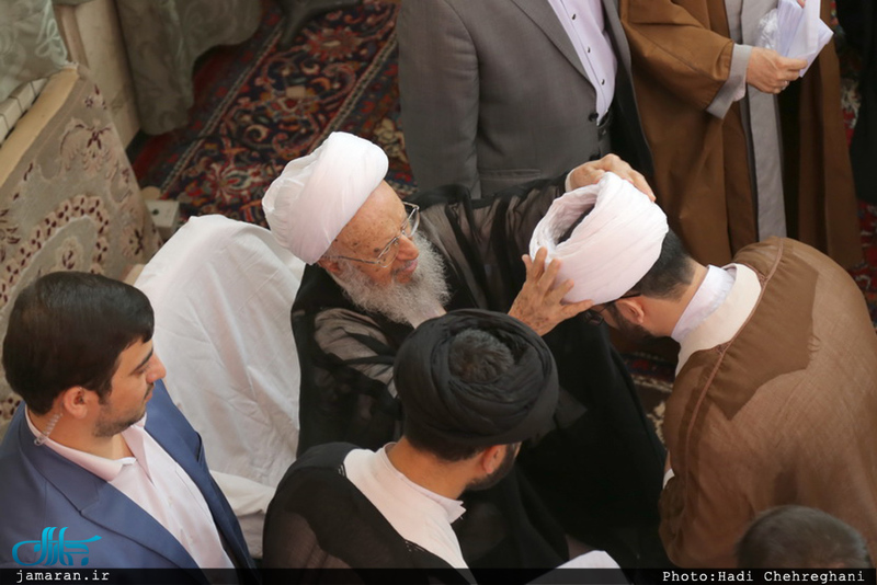 مراسم عمامه گذاری طلاب در روز میلاد امام علی(ع)